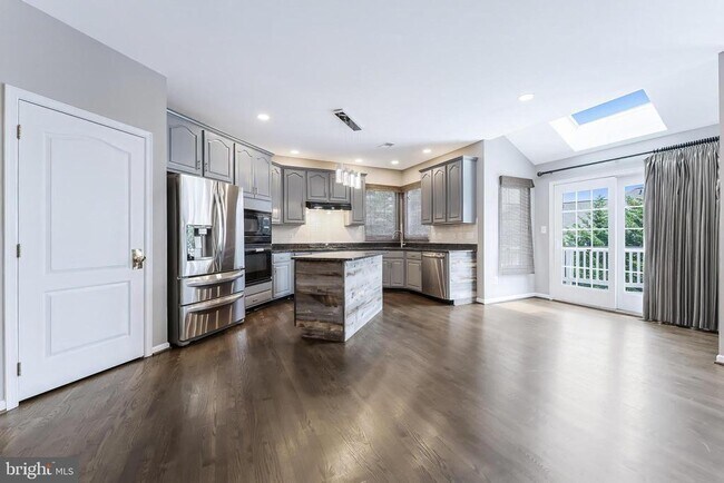 Building Photo - 20152 Boxwood Pl