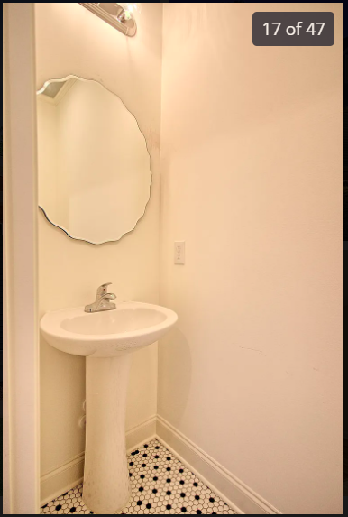 Half Bath - 2308 Quality St