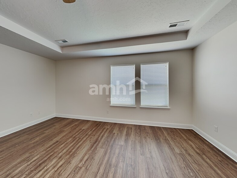 Building Photo - 57 S Lancaster Dr