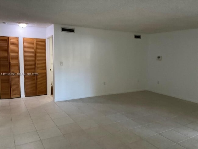 Building Photo - 8860 SW 123rd Ct