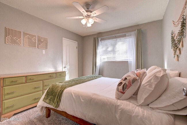 Building Photo - 1027 W 19th St