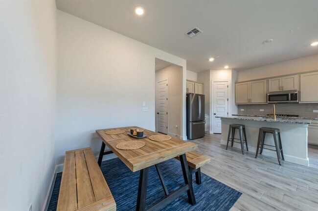 Building Photo - 2812 Sebring Cir