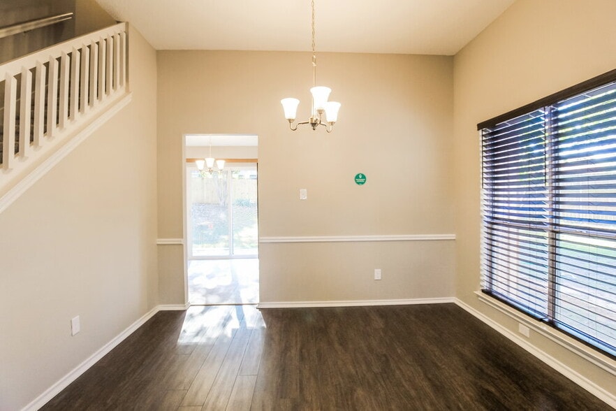 Building Photo - 4217 Glen Hollow Cir