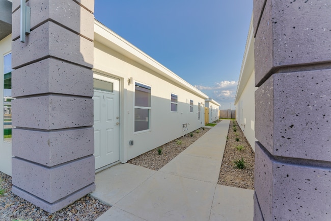 Building Photo - 4117 La Vista Ave