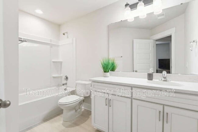 Building Photo - 7722 Park Gate Dr