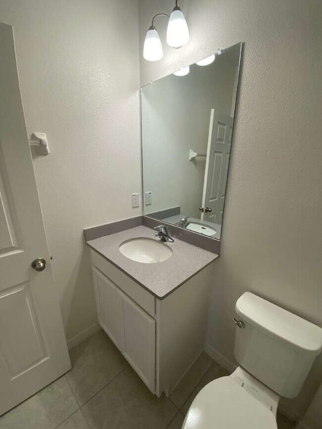 Building Photo - Charming 3 Bed, 2.5 Bath Rental in Lithia,...