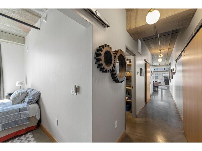 Building Photo - 710 N 4th St