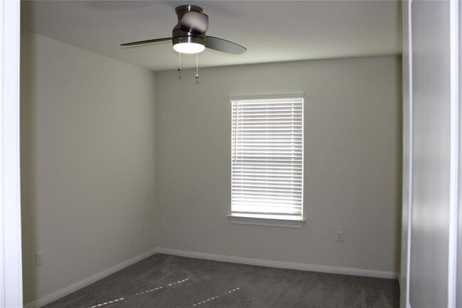 Building Photo - 13902 Ilex Dr