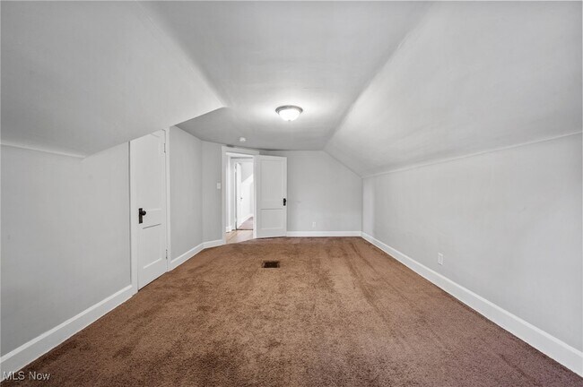 Building Photo - 3595 Glencairn Rd