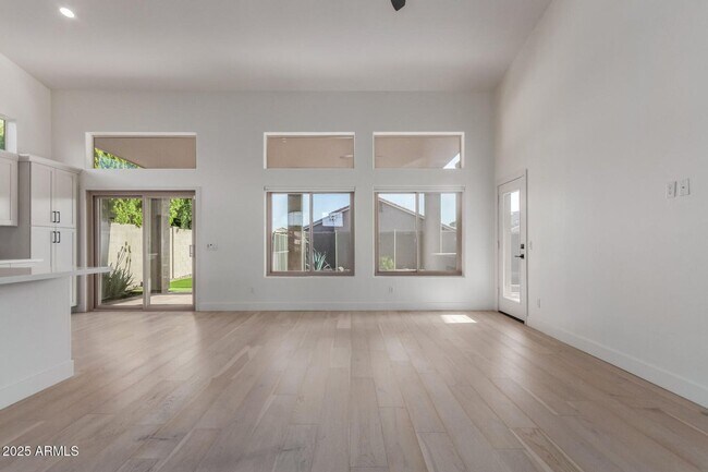 Building Photo - 3 bed, 2.5 bath Scottsdale home with POOL