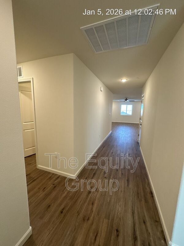 Building Photo - 7064 W Wren Ave