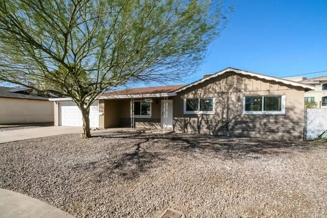 Primary Photo - 7421 E Belleview St