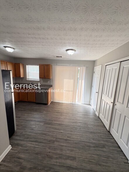 Building Photo - 7035 Setters Way