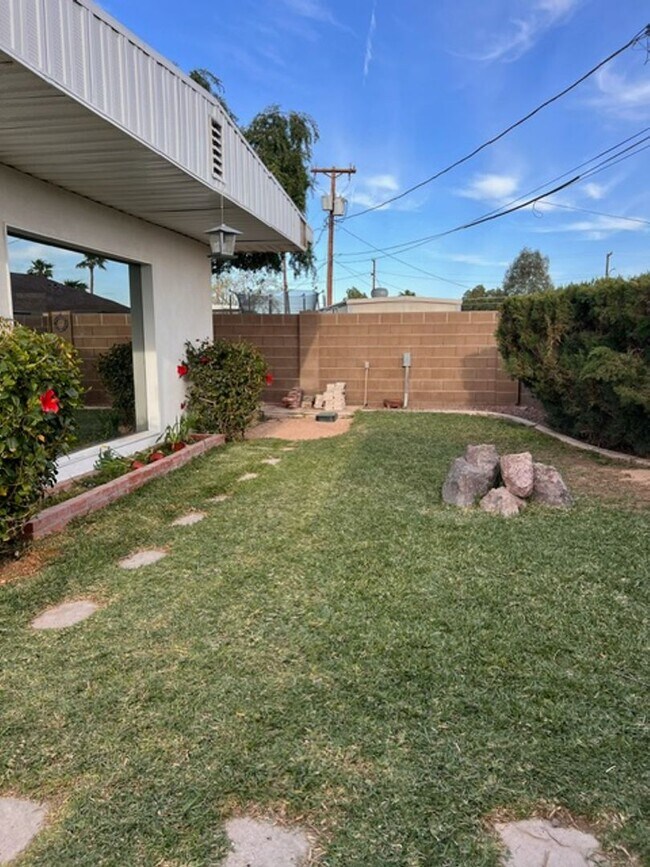 Building Photo - SAN CARLOS BEAUTY!