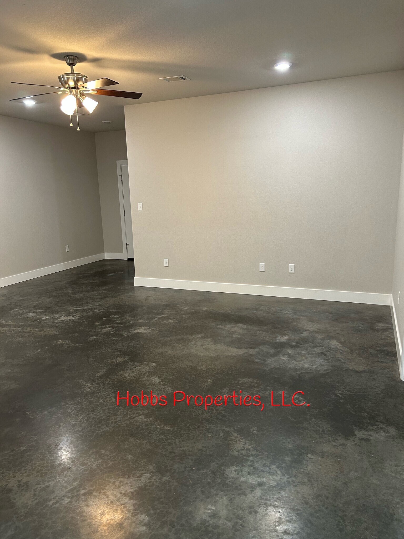 Building Photo - 14 Hidden Oak Dr