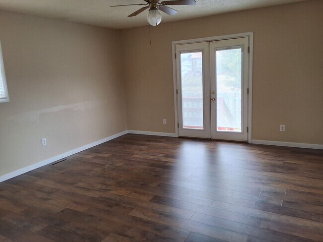 Building Photo - Beautiful Cozy 3 Bed, 2 Bath House located in the heart of Elizabethtown