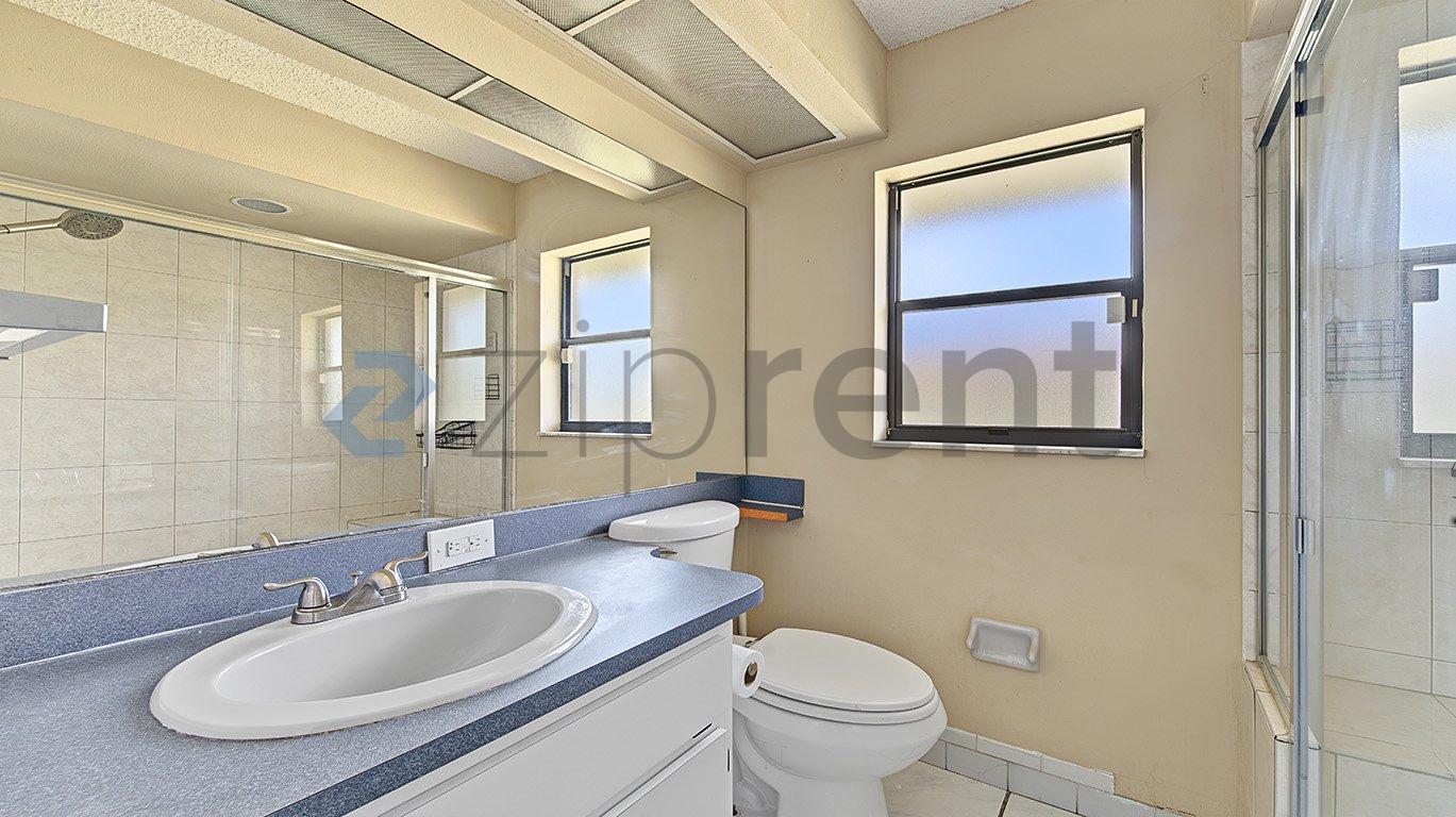 Building Photo - Unit