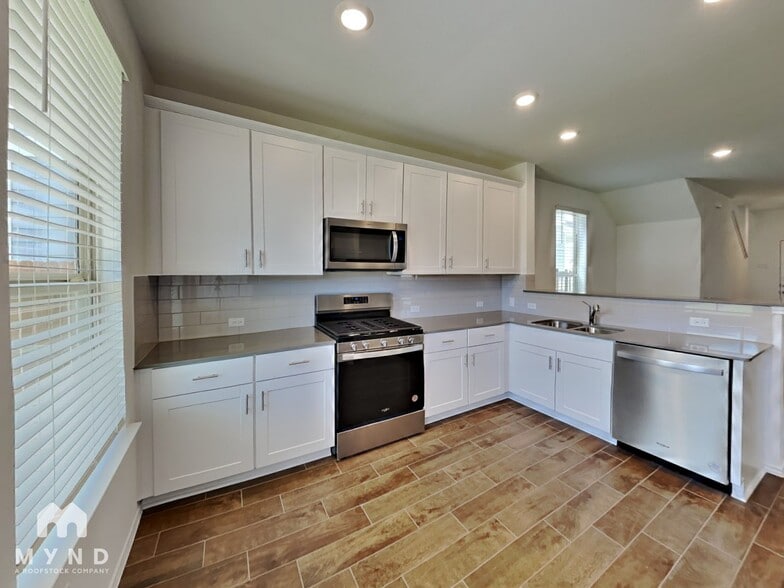 Building Photo - 332 Redonda Dr