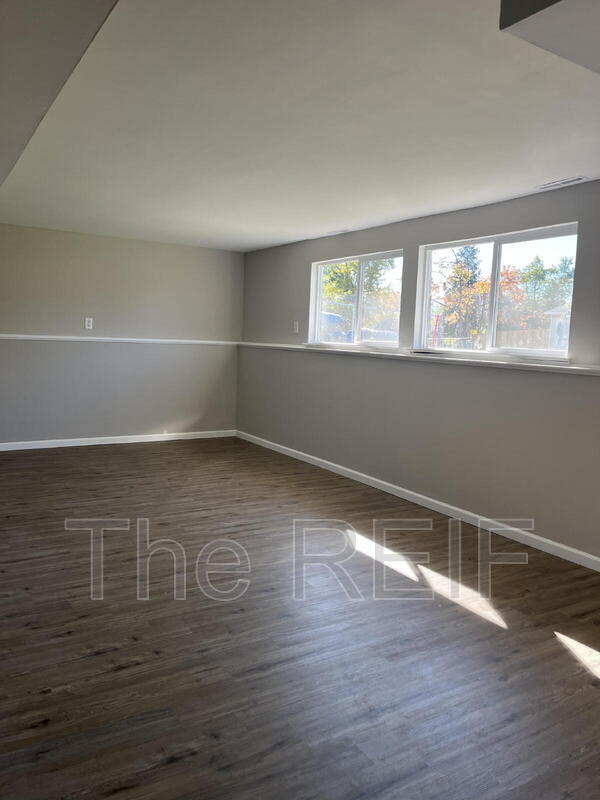 Building Photo - 5520 Bermuda Ln