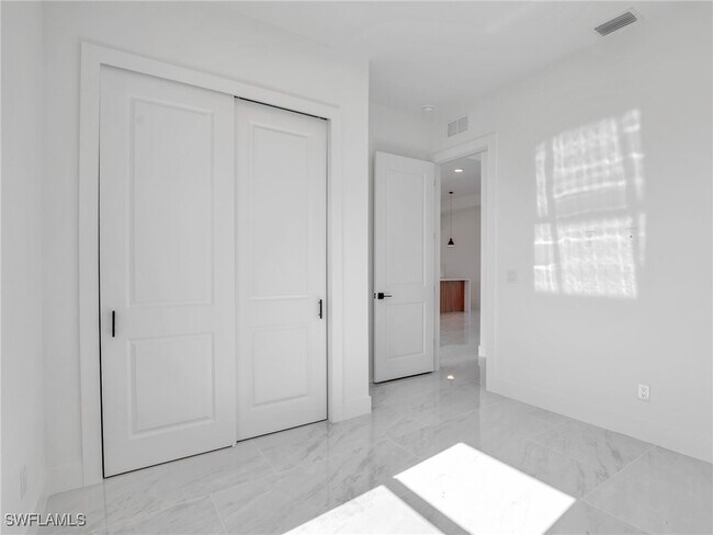 Building Photo - 2140 NW 23rd Ave