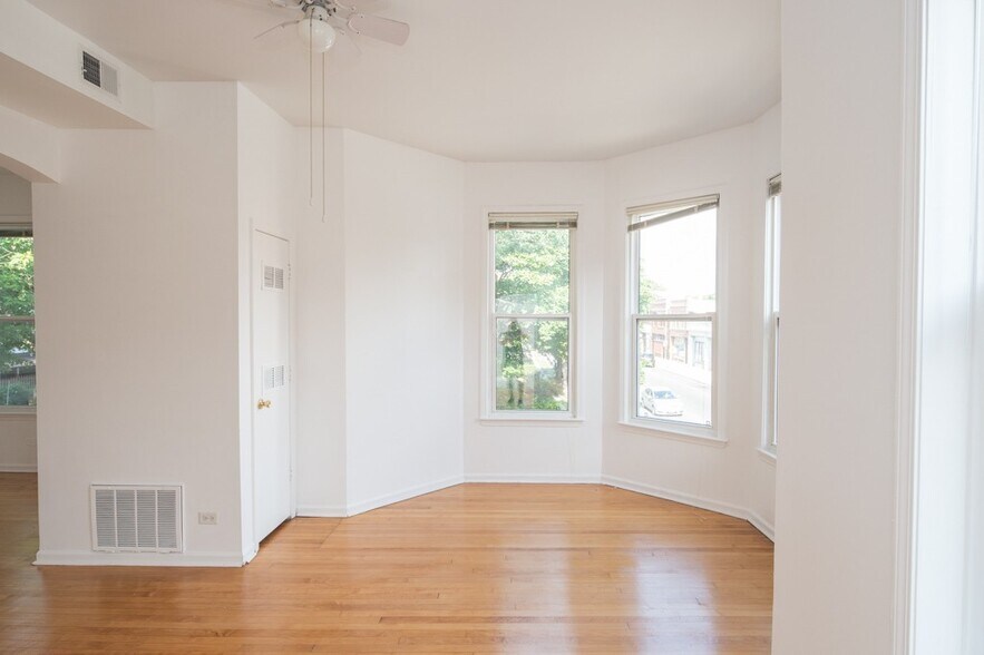Building Photo - 3616 W Wrightwood Ave