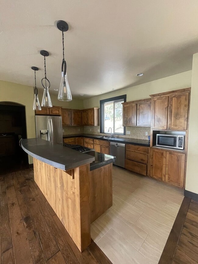 Building Photo - Gorgeous 4 Bedroom Home on Awbrey Butte!