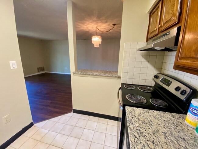 Building Photo - 2403 Ravens Crest Dr