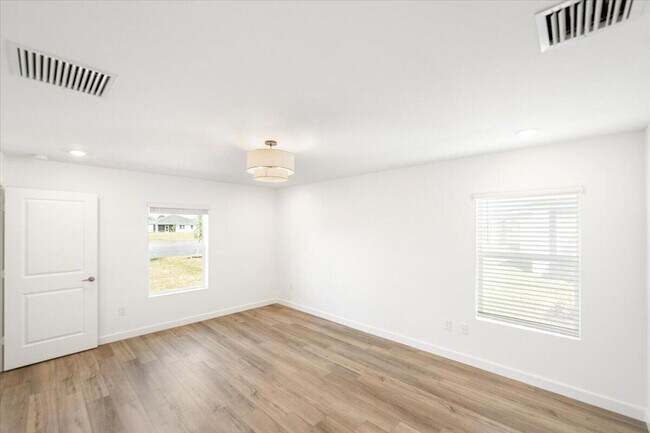 Building Photo - 6362 Windwood Wy