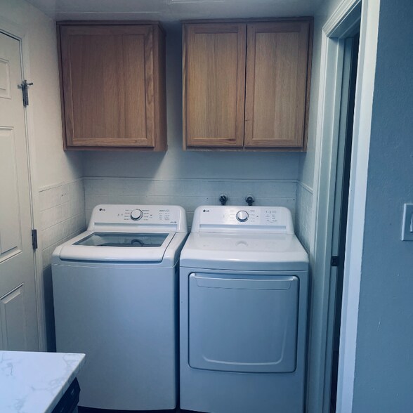 Building Photo - 1990 Benita Dr