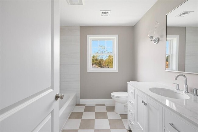 Building Photo - 237-237 Pequot Ave