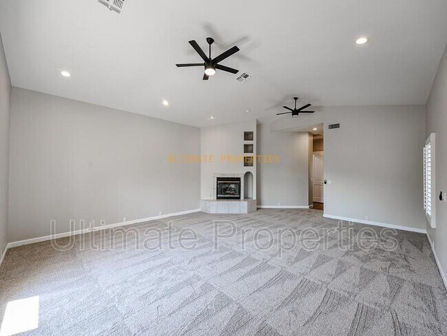 Building Photo - 10033 N 55th Pl