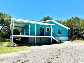 Building Photo - 2618 Creekview Dr