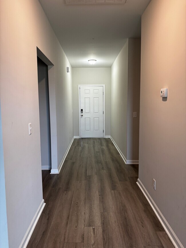 Building Photo - 289 Deerfield Dr NE