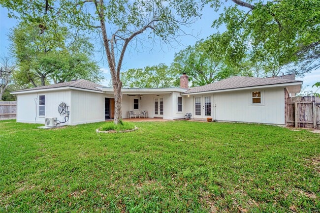 Building Photo - 1710 San Sebastian Ln