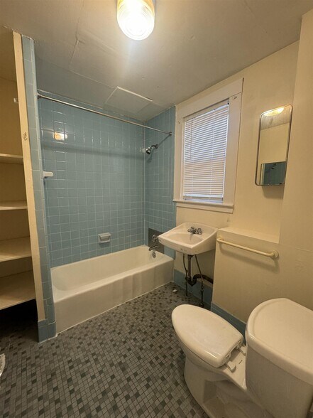 Building Photo - 379 Harvard St