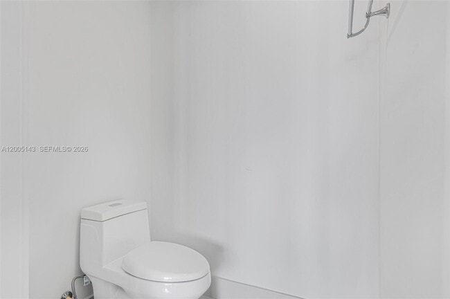 Building Photo - 650 NE 32nd St