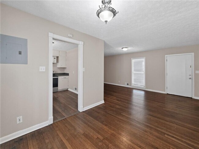 Building Photo - 228 Stoneybrook Dr