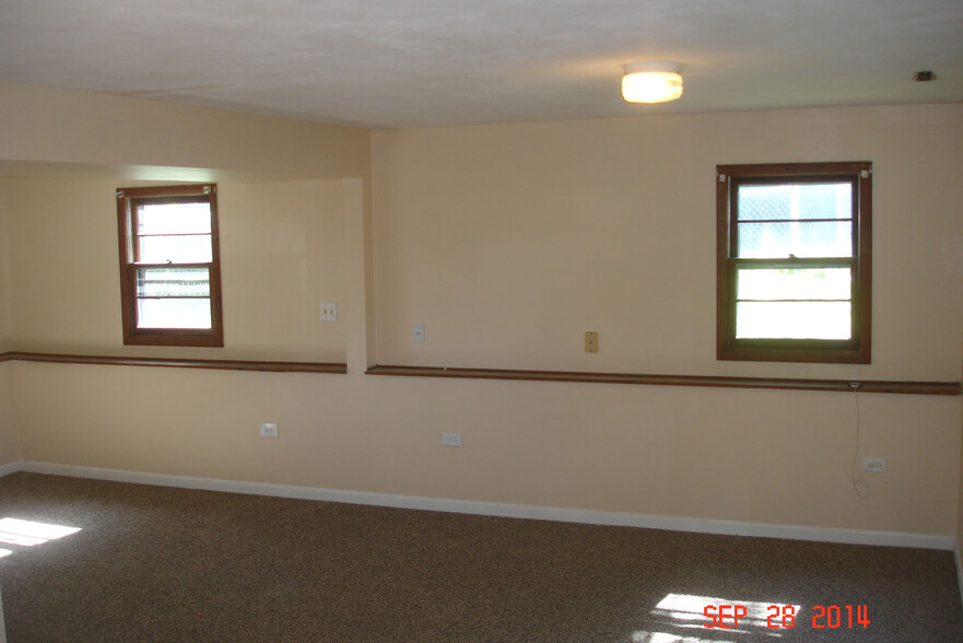 Building Photo - 2424 Highland Cir