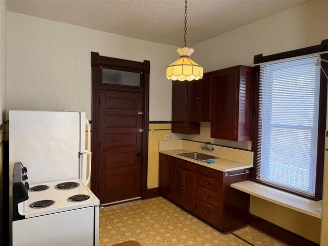 Building Photo - 807 Maupin Ave