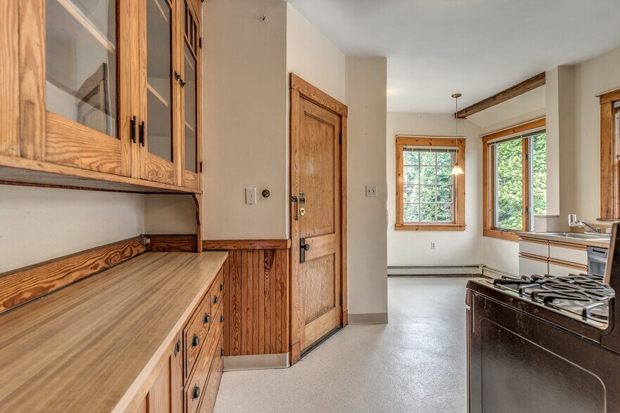 Building Photo - 375 Mount Auburn St