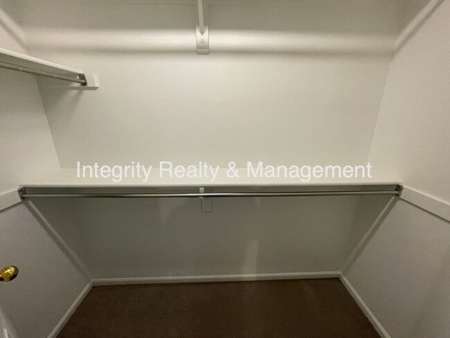 Building Photo - 9106 W Phillips Dr