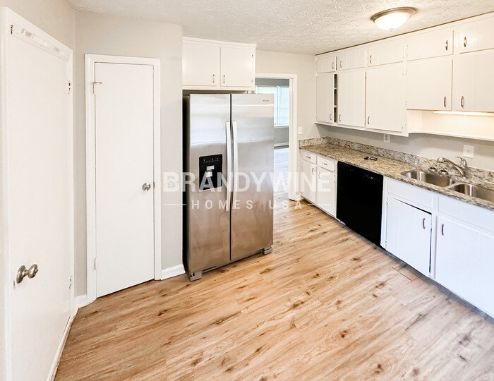 Building Photo - 1753 Lamancha Dr NW