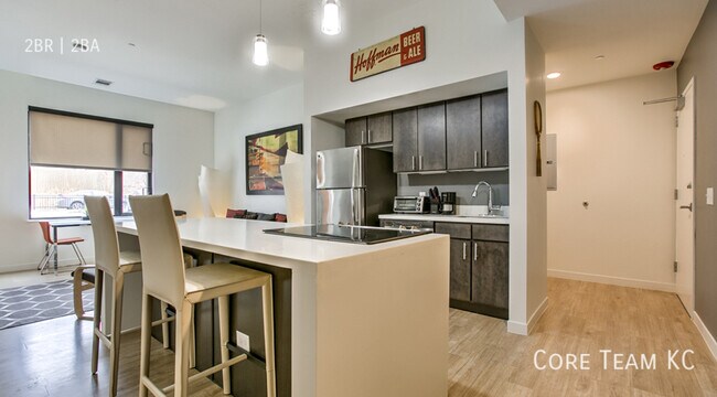 Building Photo - 662 E 63rd St