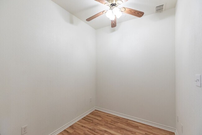 Building Photo - 3310 Silver Oaks Dr