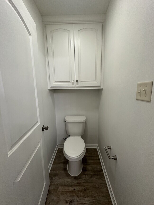 Building Photo - Beautifully Maintained Duplex - Lease Only