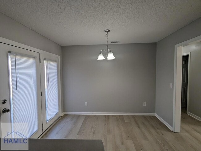 Building Photo - 971 Yale Ct