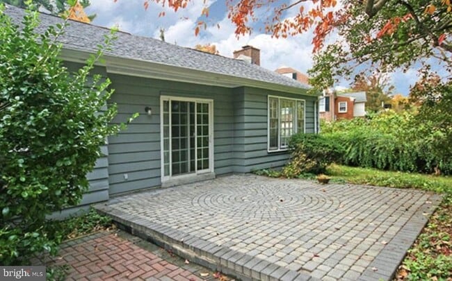 Building Photo - 1121 Club House Rd