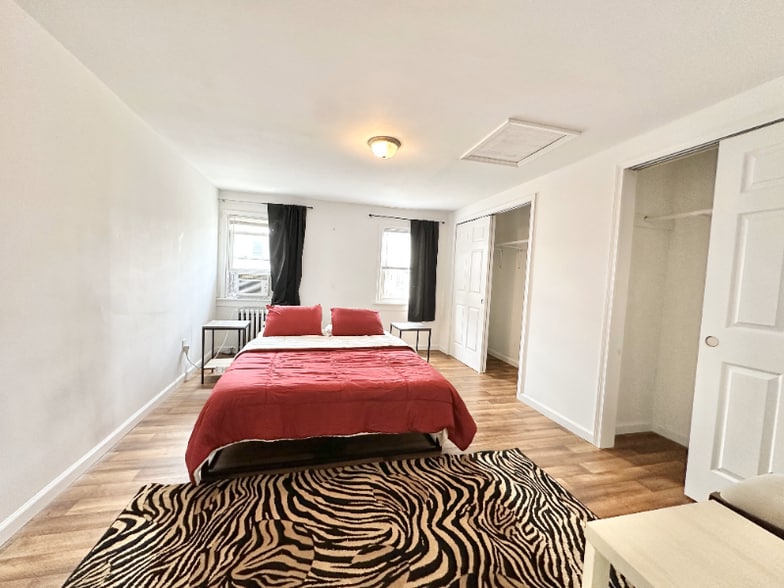 Building Photo - 818 C St