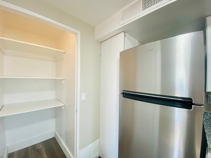 Building Photo - 2625 E Copper St