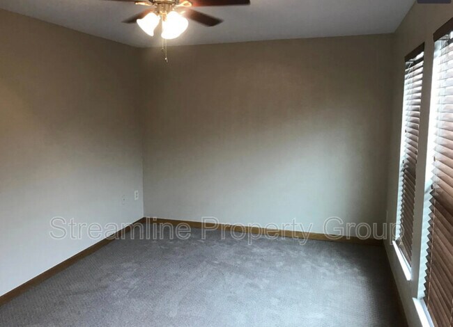 Building Photo - 1201 Galapago St